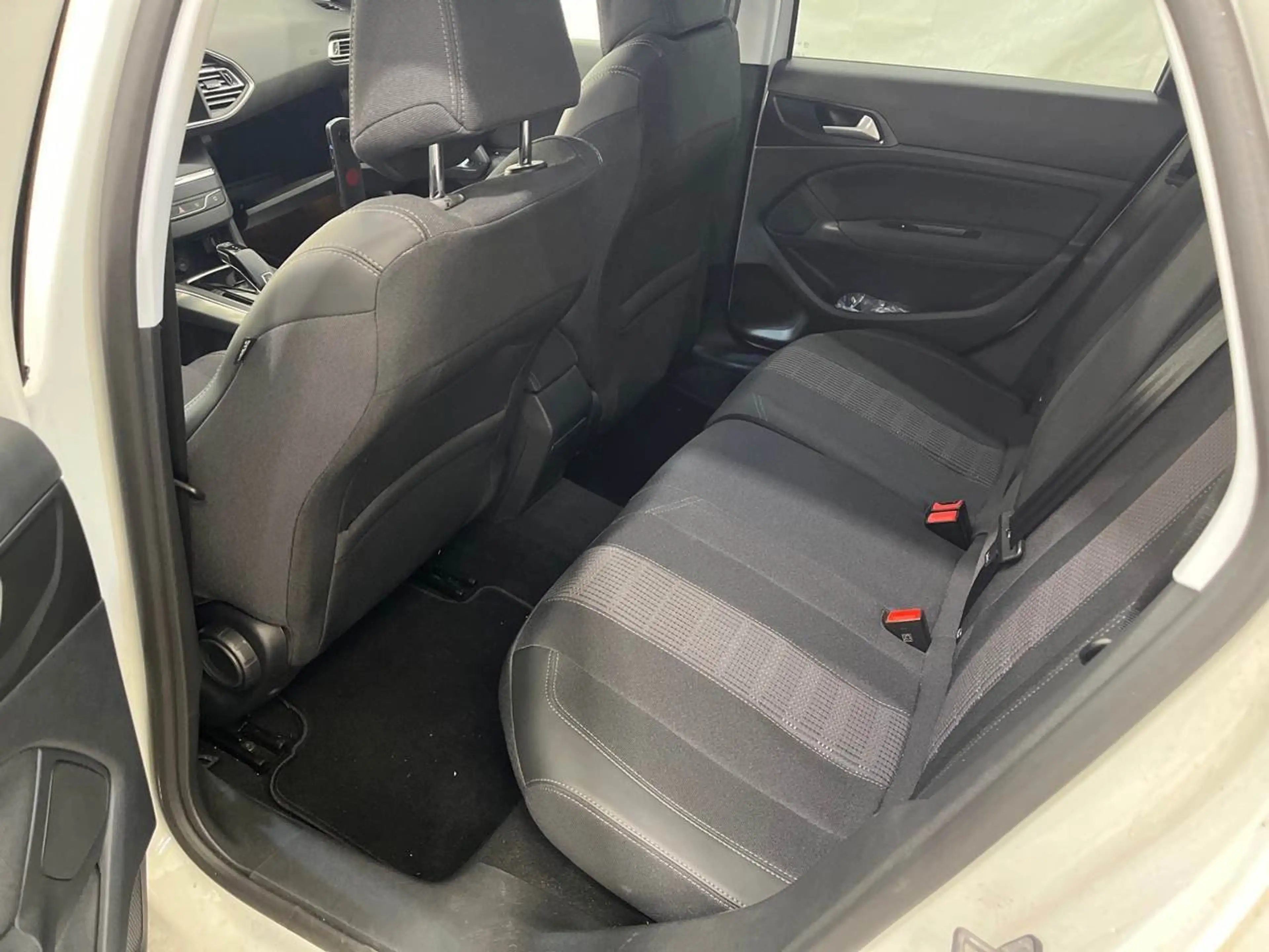Peugeot 308 1.5 BlueHDi 130 SW Allure Lane Navi AUT PDC — photo 11