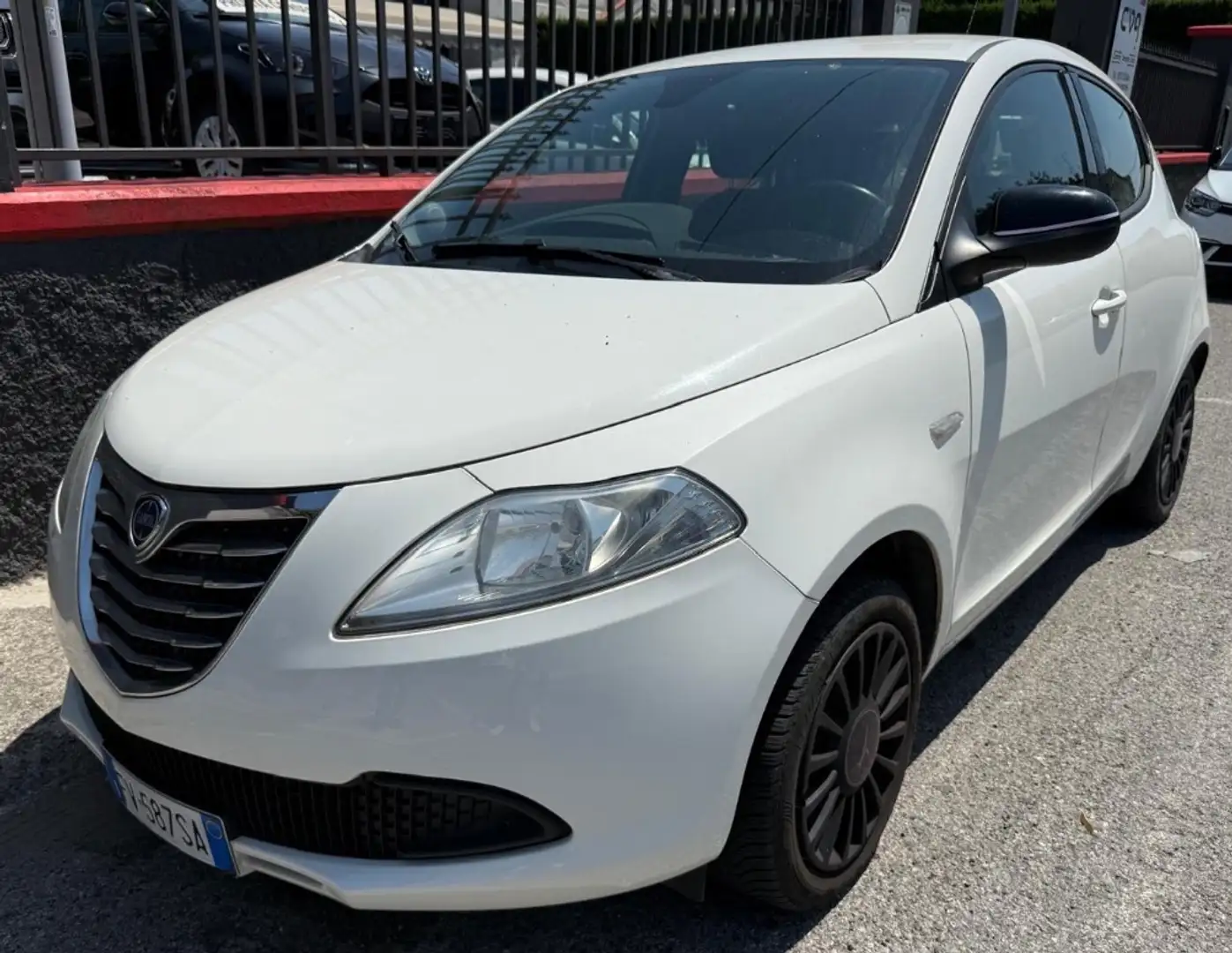 Lancia Ypsilon 1.2 69cav ELEFANTINO *USATO*GARANTITO*12*MESI Bianco - 2