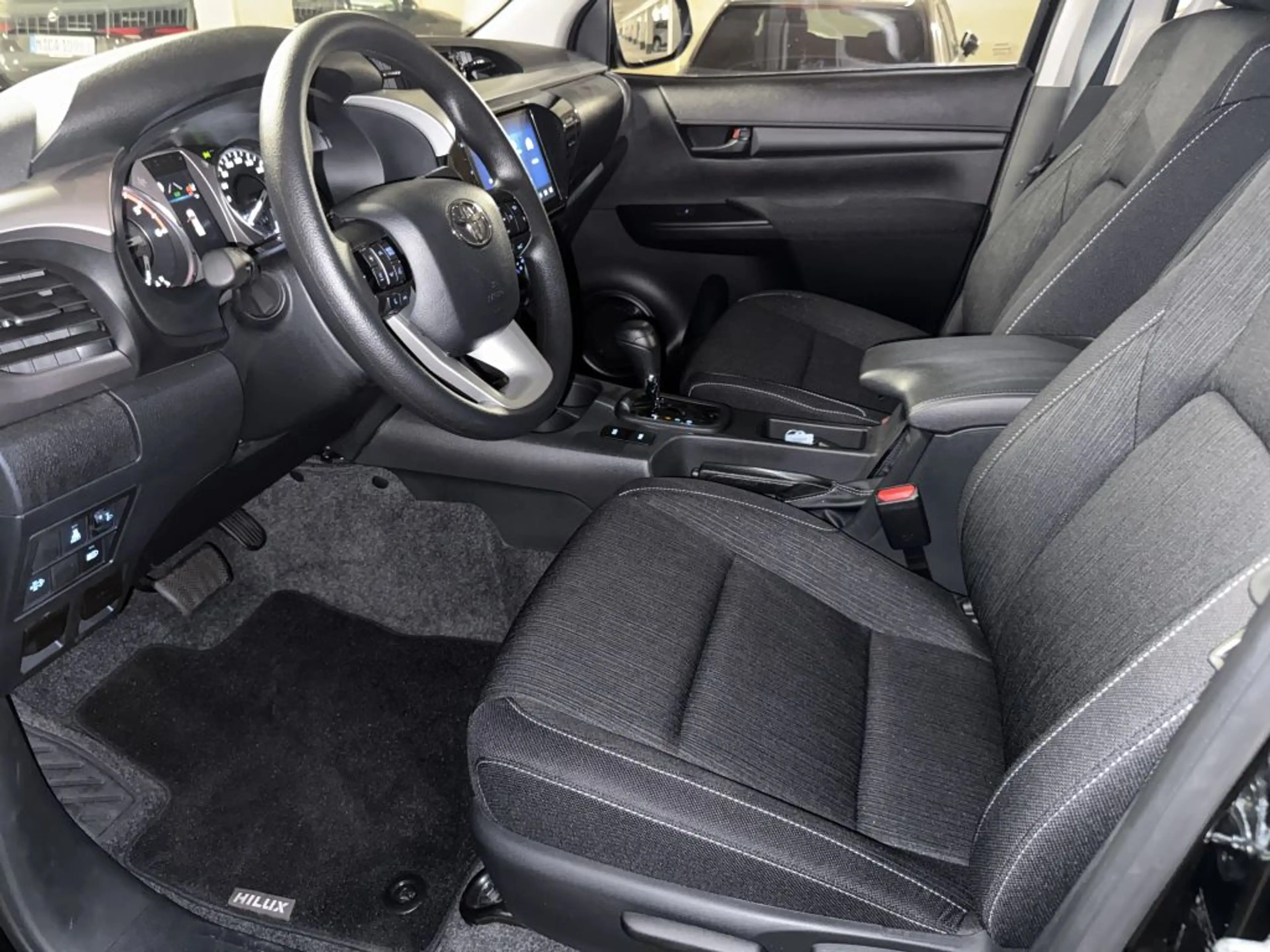 Toyota Hilux 2.4 Double Cab Duty Automatik,CarPlay,ACC,Kamera — photo 8
