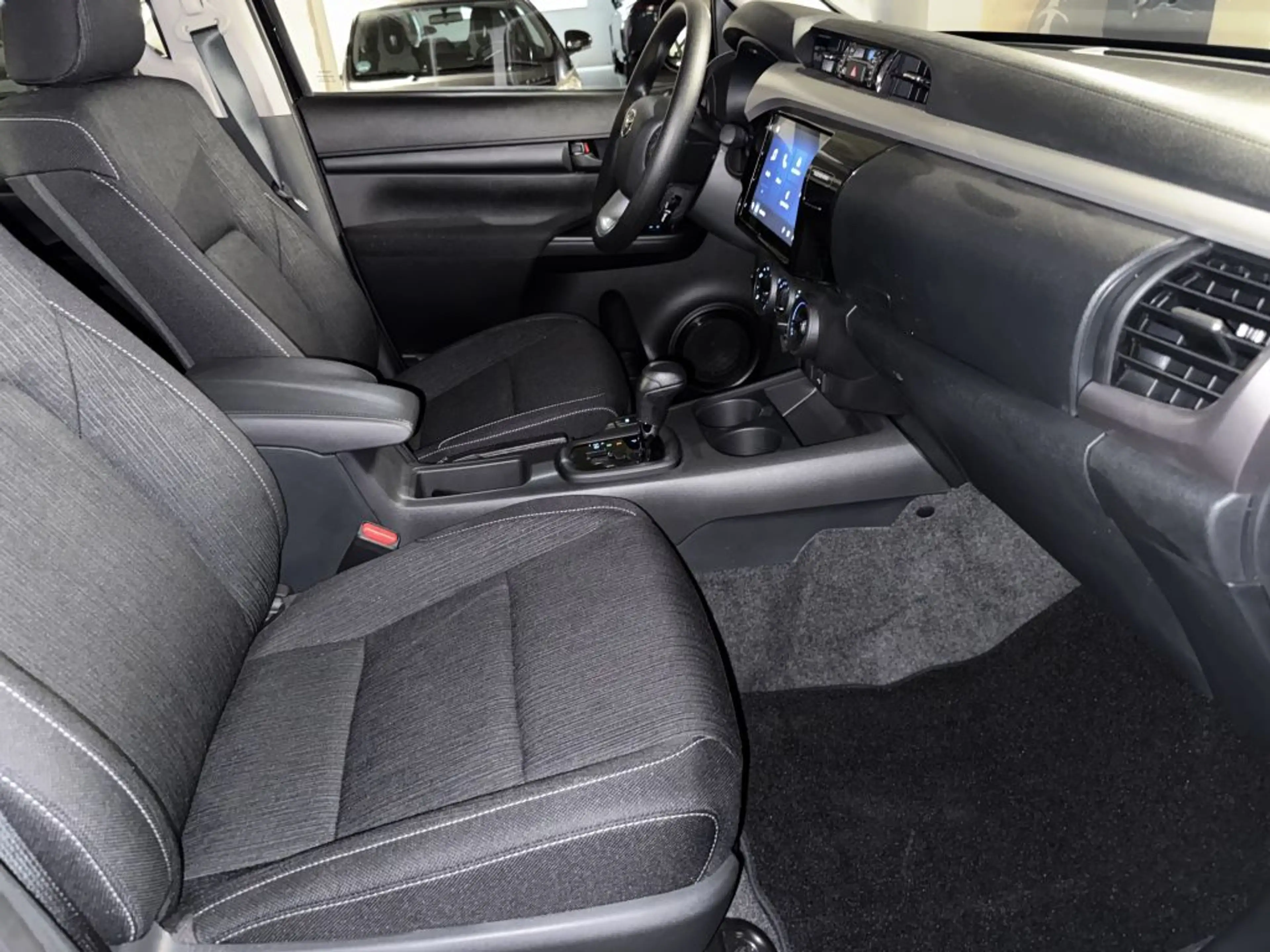 Toyota Hilux 2.4 Double Cab Duty Automatik,CarPlay,ACC,Kamera — photo 9
