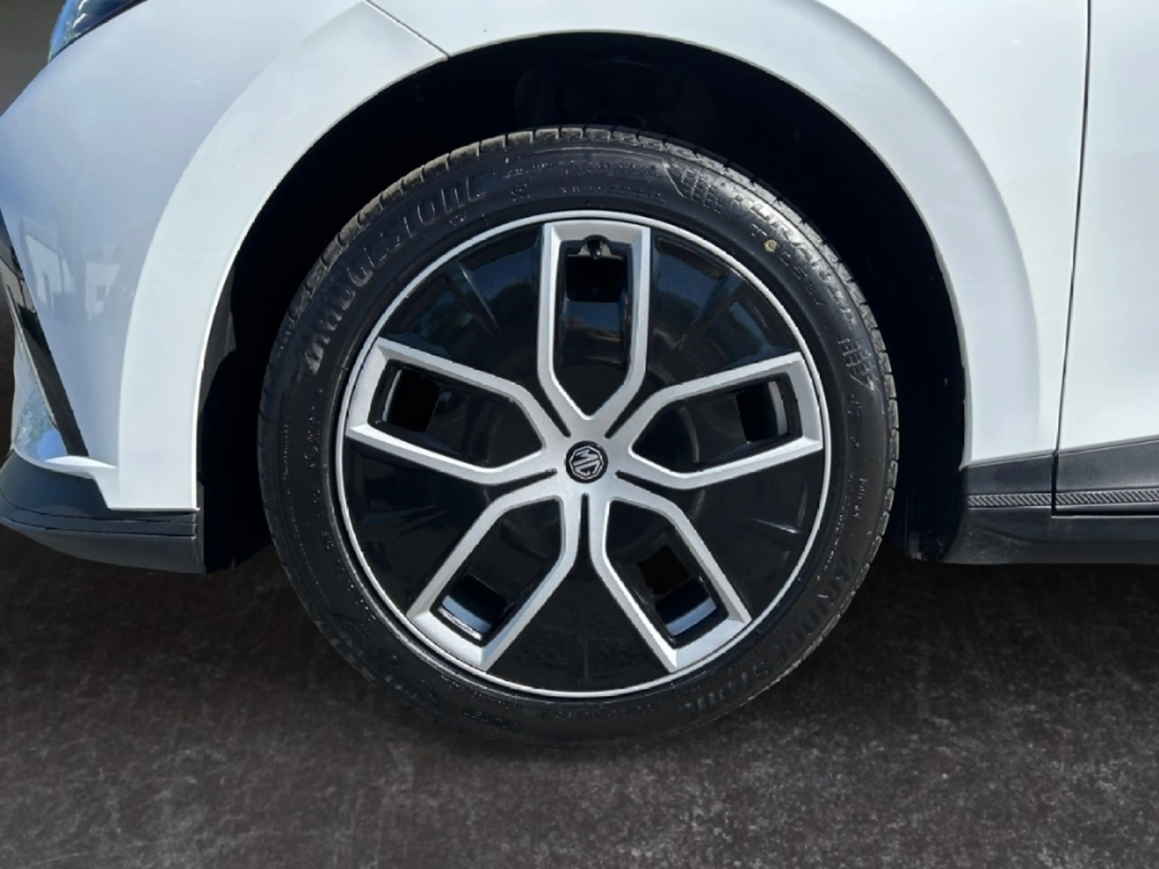 MG MG4 Premium 64 kWh — photo 9
