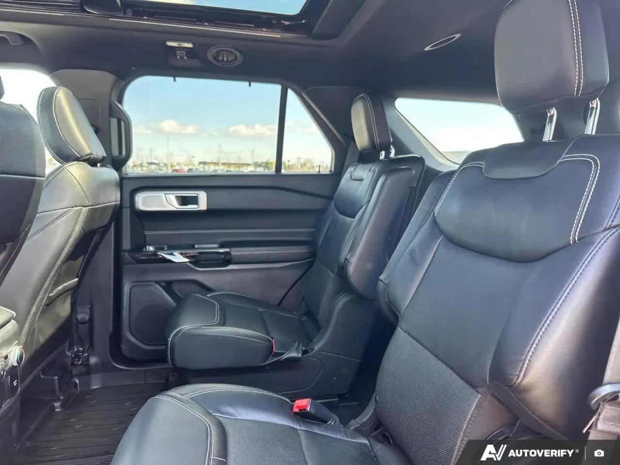 Ford Explorer photo Ford Explorer