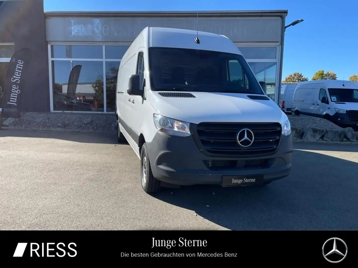 Mercedes-Benz Sprinter 319 CDI KA/MAXI/L3H2/MBUX/NAVI/AHK3,5t/KLIMA/TEMPO Weiß - 1
