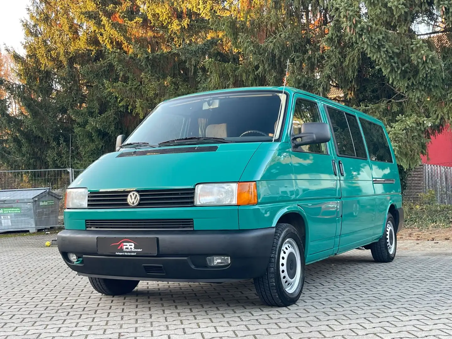 Volkswagen T4 Transporter Syncro 1.HD AHK 8 Sitze 2XST 2XSD Grün - 1