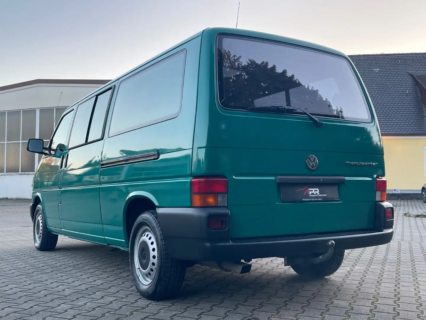 Volkswagen T4 Transporter Syncro 1.HD AHK 8 Sitze 2XST 2XSD Grün - 2