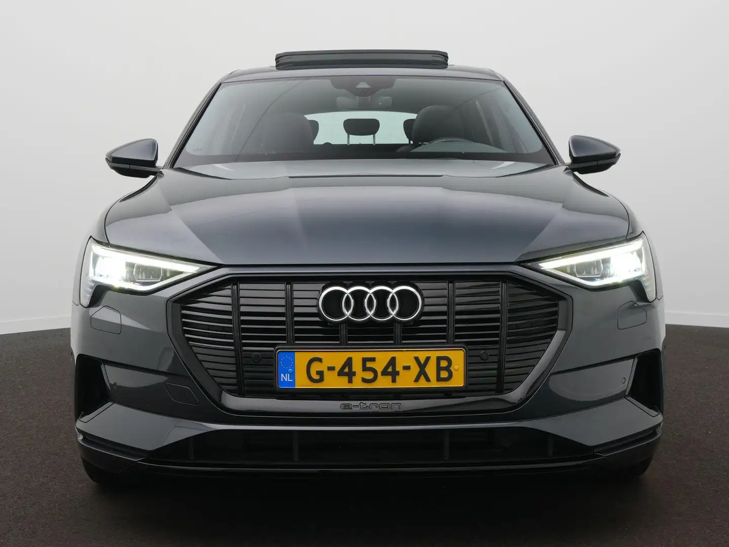 Audi e-tron e-tron 55 quattro advanced 95 kWh S-Line | Panodak Grijs - 2