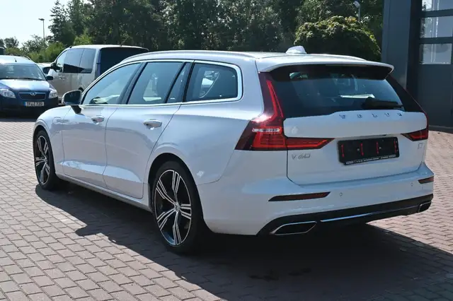 Volvo V60 view 4