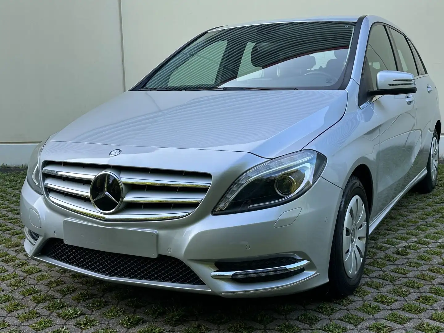 Mercedes-Benz B 180 | 1Hand | Kamera | Navi | TW-Sensor | Silber - 1