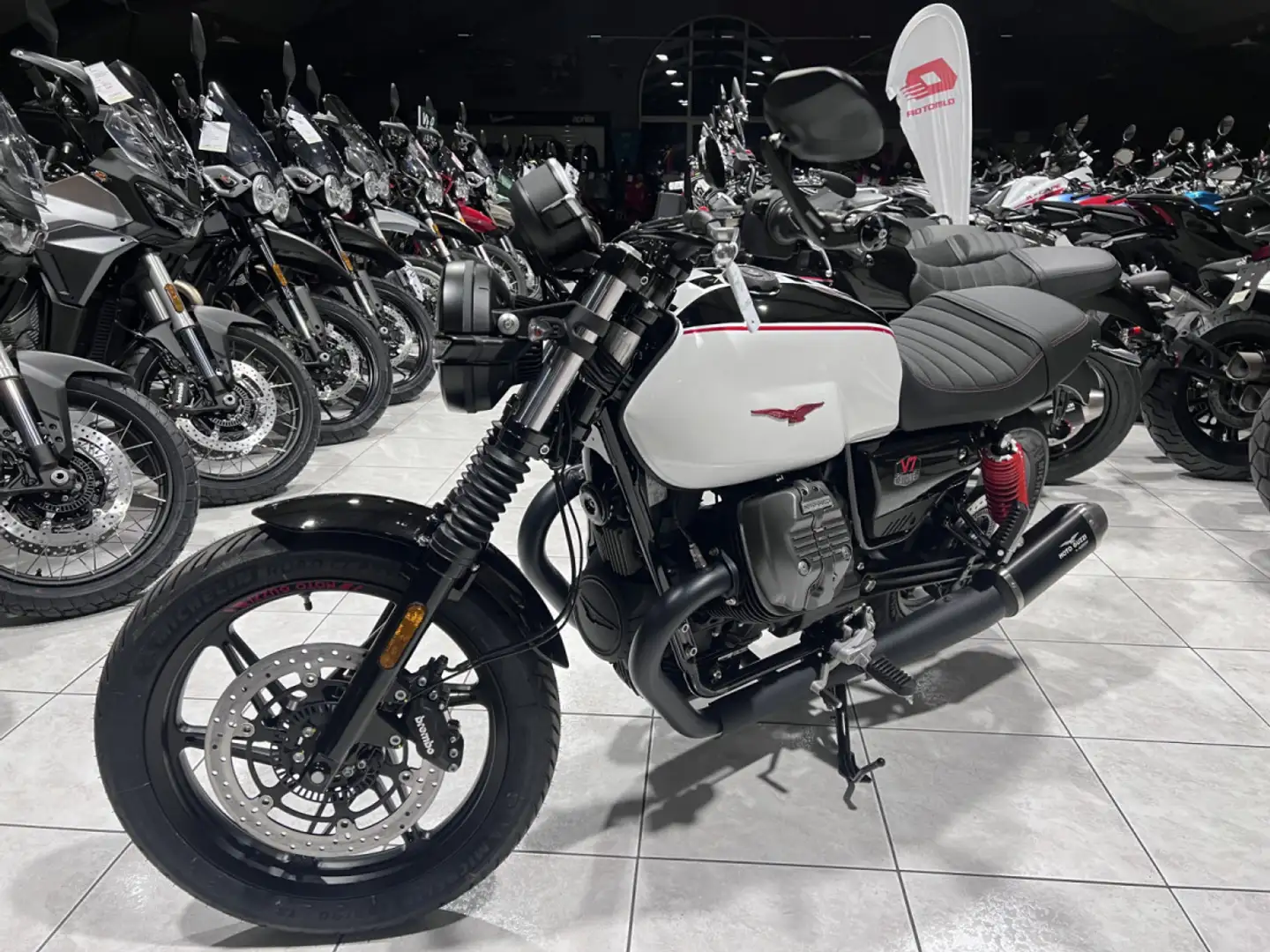 Moto Guzzi V 7 STONE TEN Wit - 2