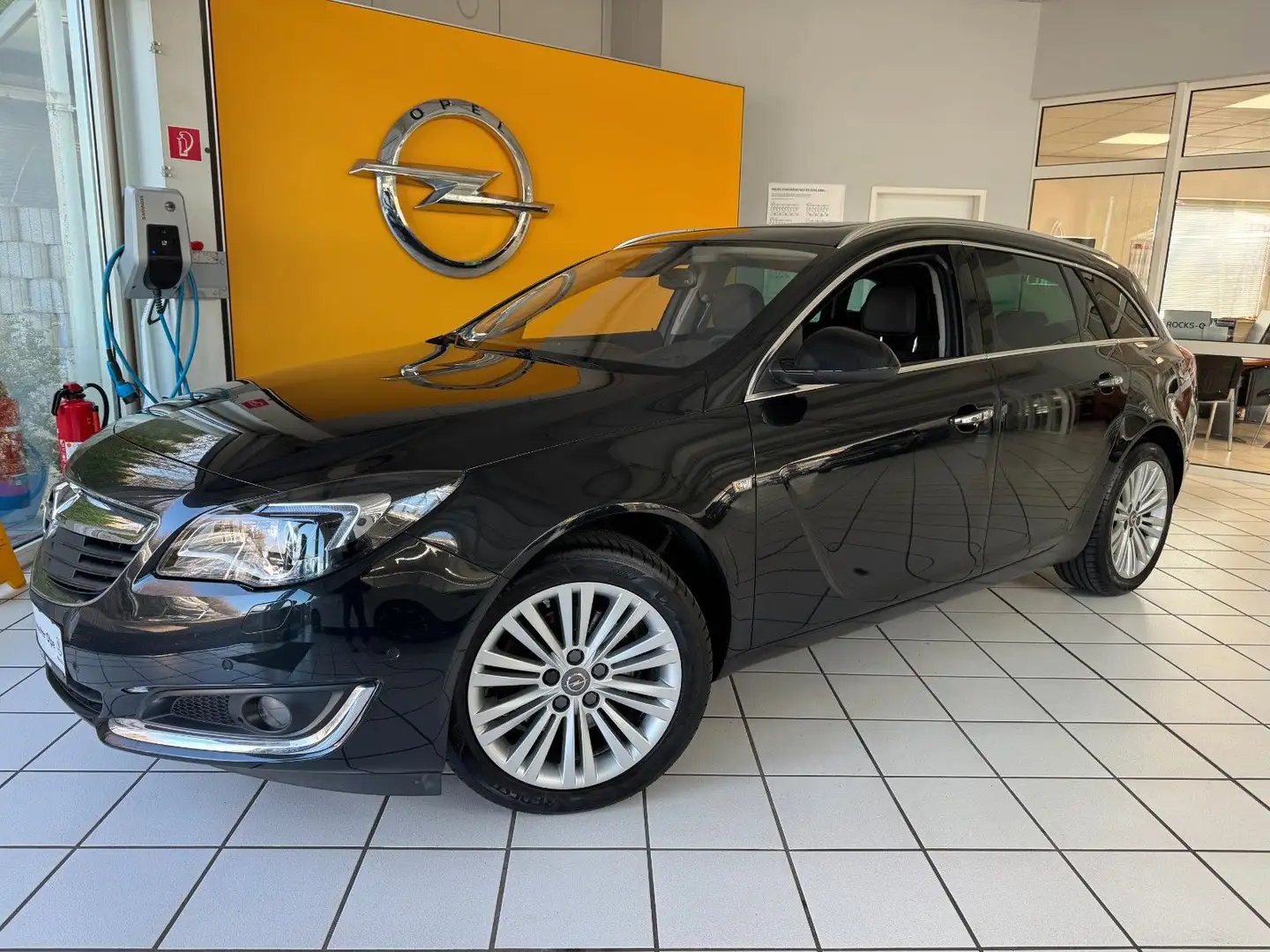Opel Insignia A Sports Tourer Innovation Navi+Pano Zwart - 1