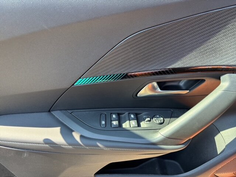 Peugeot e-2008 e-2008 Allure Pack +180°Kamera+Klimaautomatik+ — photo 6