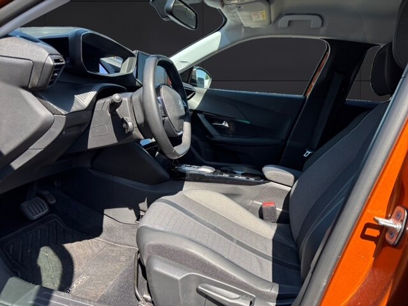 Peugeot e-2008 e-2008 Allure Pack +180°Kamera+Klimaautomatik+ — photo 7