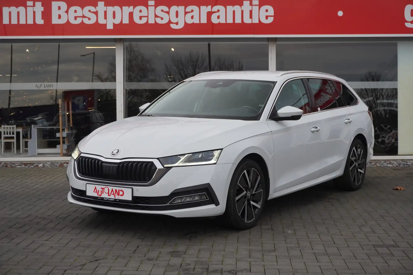 Skoda Octavia Combi 1.5TSI Matrix Navi Kamera SHZ DAB Weiß - 2
