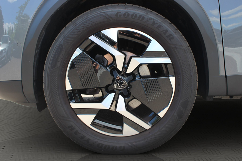 Peugeot 2008 PureTech 100 Allure — photo 6