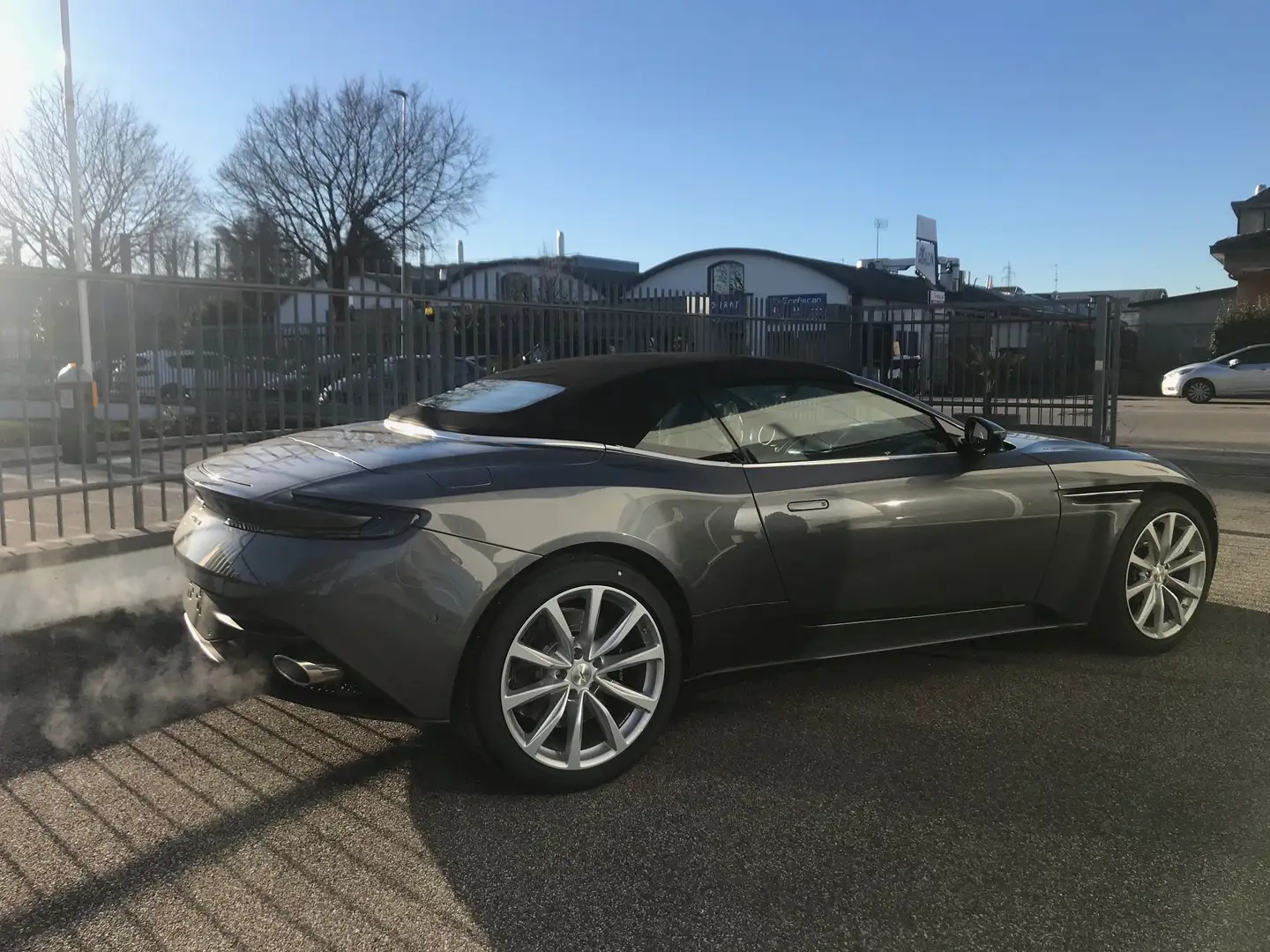 Aston Martin DB11 Volante 4.0 V8 auto Gris - 2