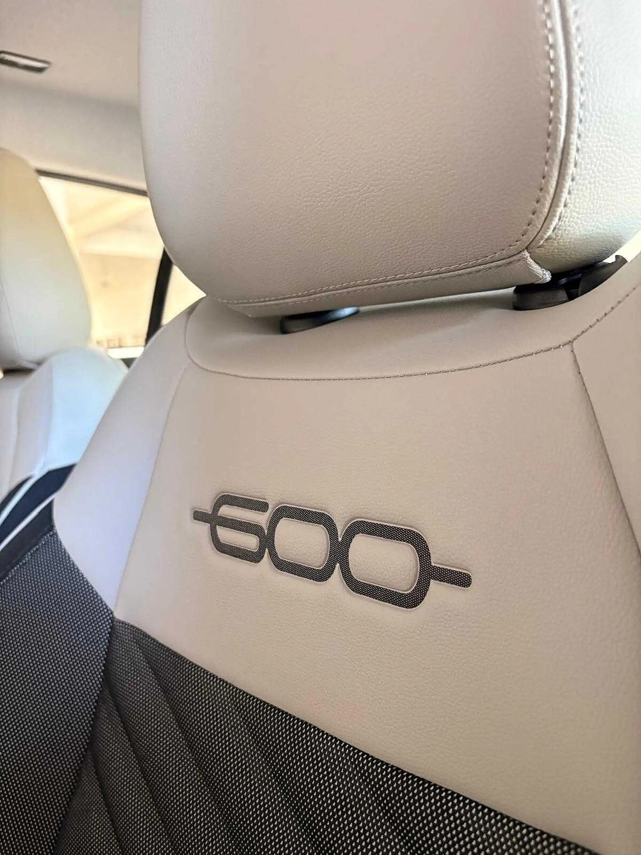 Fiat 600 HYBRID ICON  *GPS, PARKS V+A+CAM* — photo 12