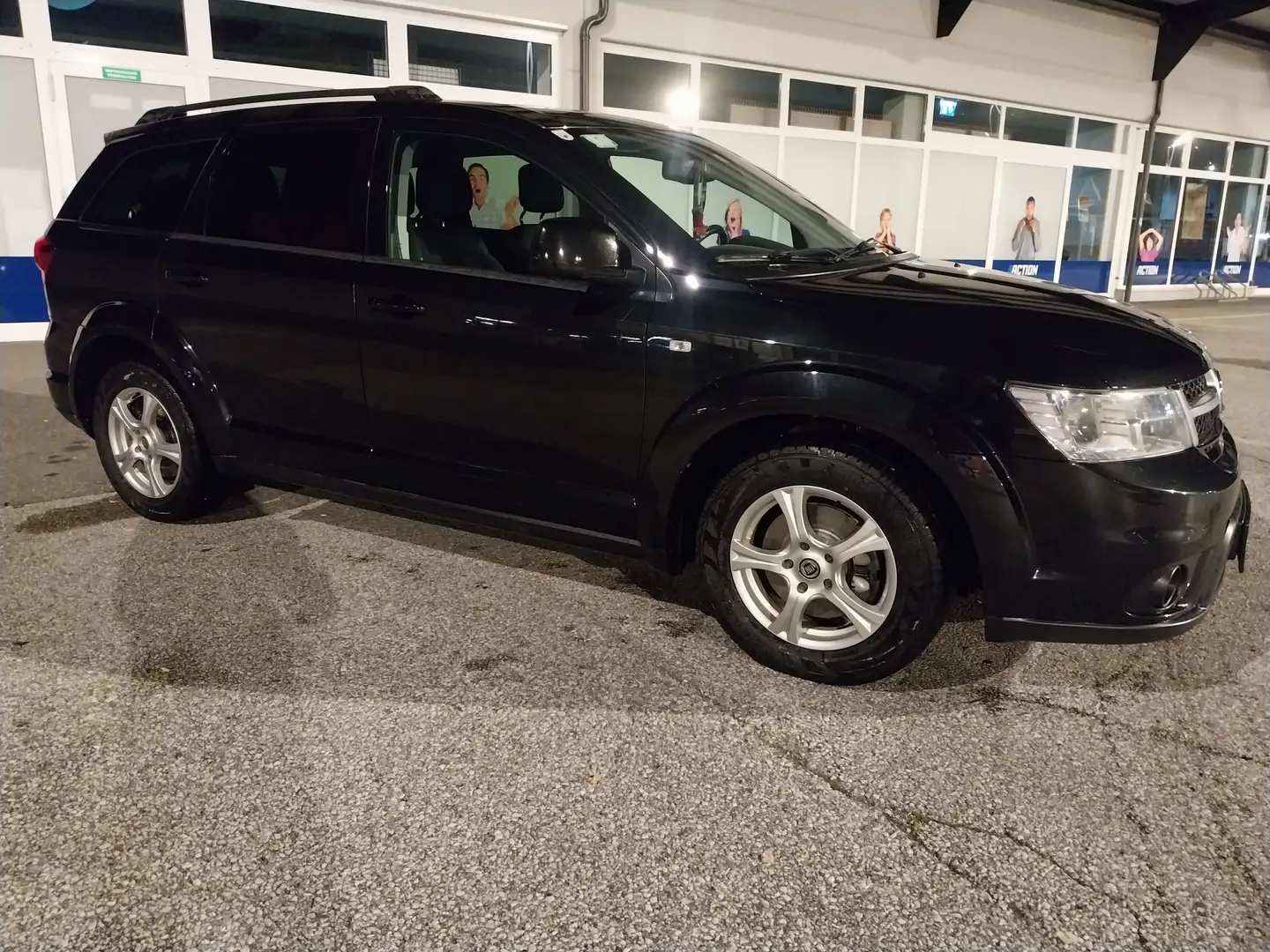 Fiat Freemont 2,0 Multijet II 140 Lounge Schwarz - 2