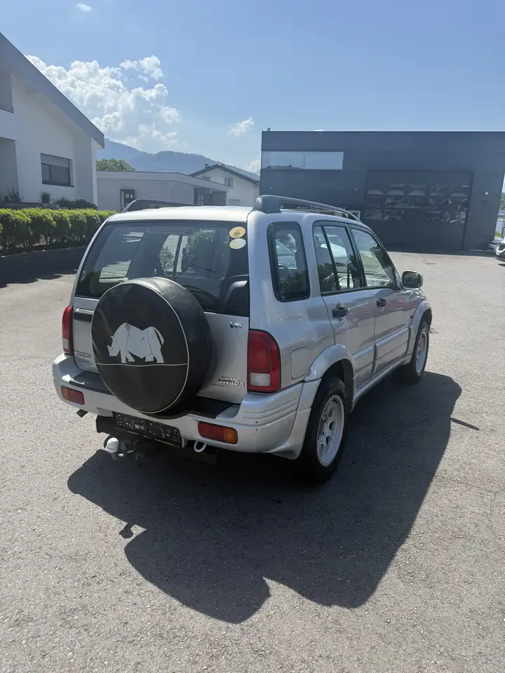 Suzuki Grand Vitara 2.5 V6, foto 4