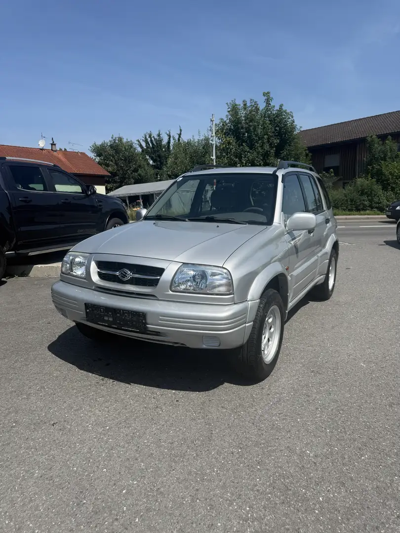 Suzuki Grand Vitara 2.5 V6 Silber - 1