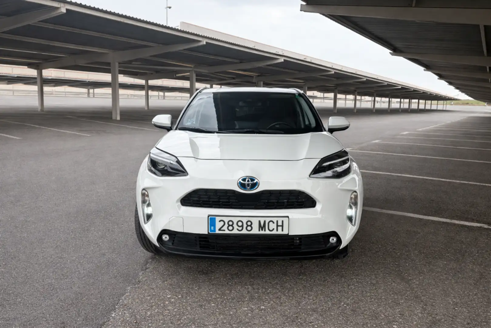 Toyota Yaris Cross 120H Business Plus Blanco - 2