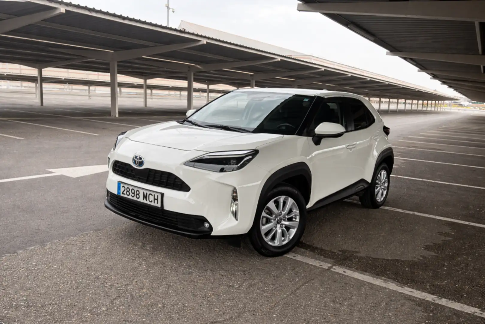 Toyota Yaris Cross 120H Business Plus Blanco - 1