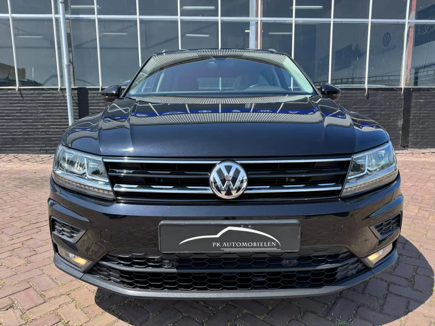 Volkswagen Tiguan 1.5 TSI ACT Highline Business R **VIRTUAL + TREKHA Zwart - 2
