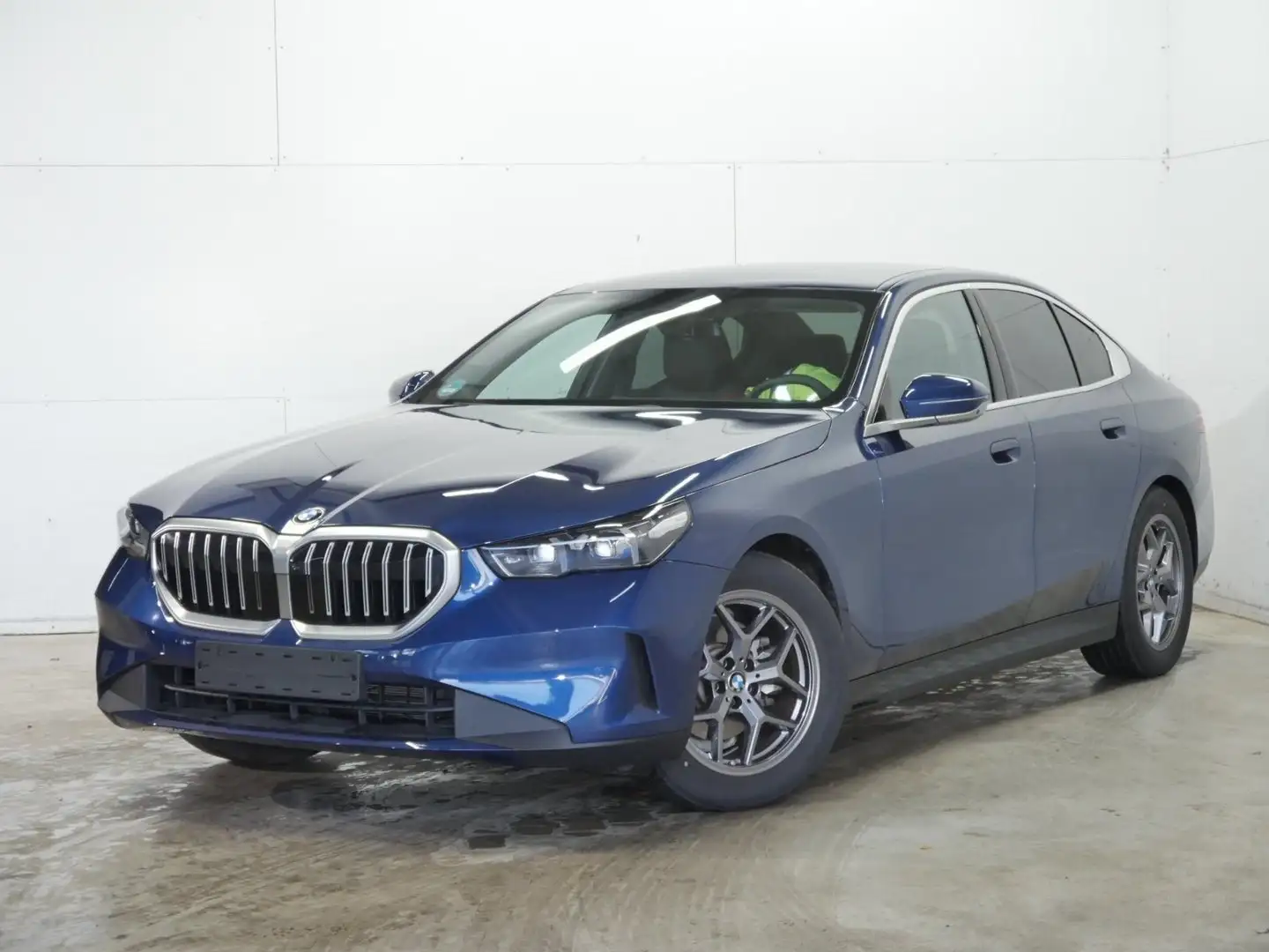 BMW 520 i Limousine IconicGlow Travel+Comfort 360° HUD Bleu - 1