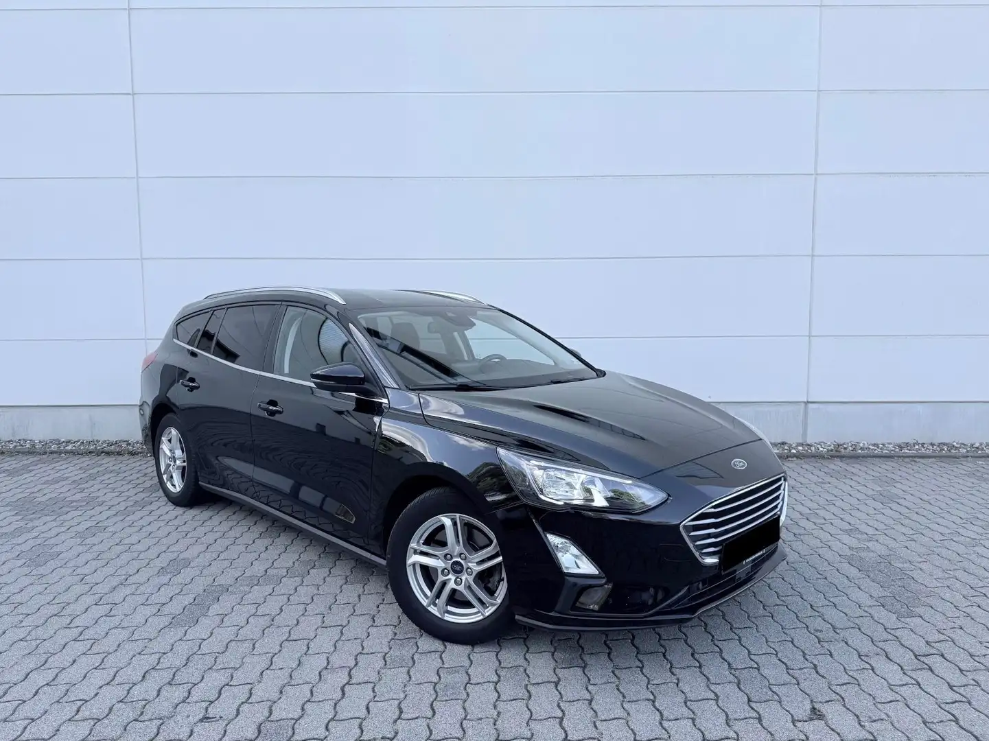 Ford Focus Turnier C&C *Navi*Kamera*AppleCarplay*LED Schwarz - 2