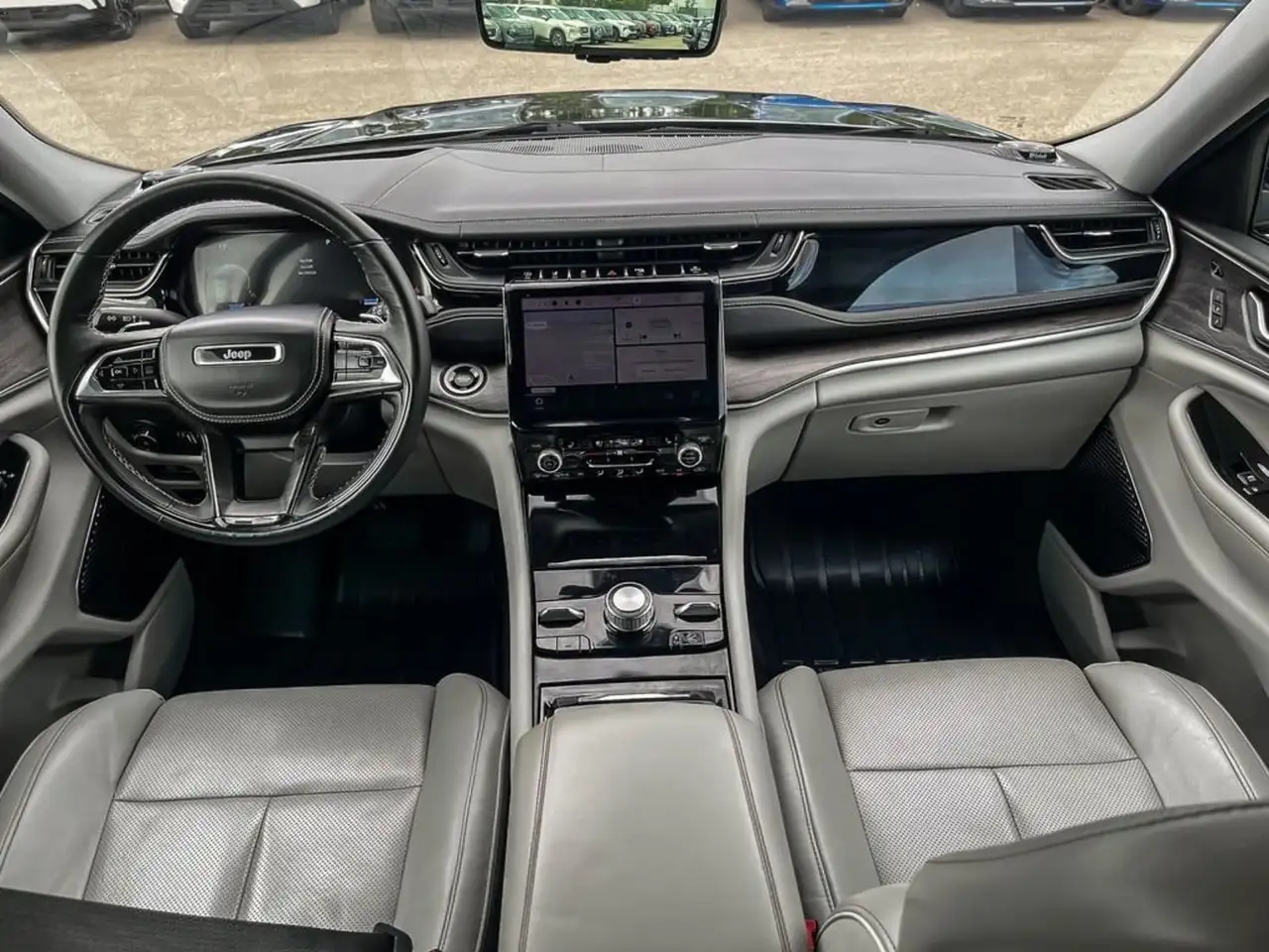 Jeep Grand Cherokee снимка Jeep Grand Cherokee