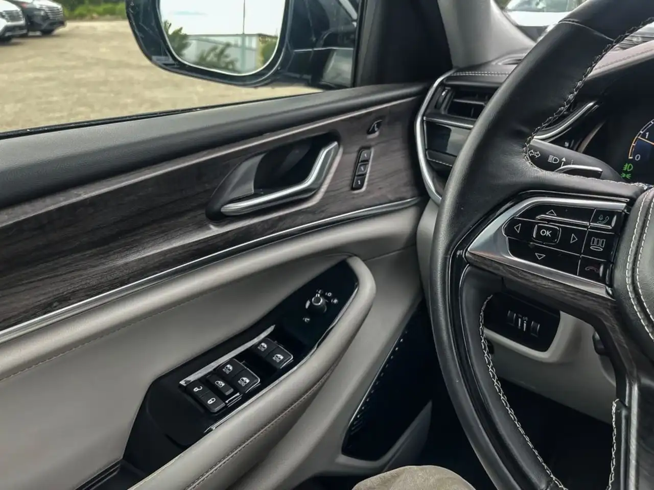 Jeep Grand Cherokee снимка Jeep Grand Cherokee