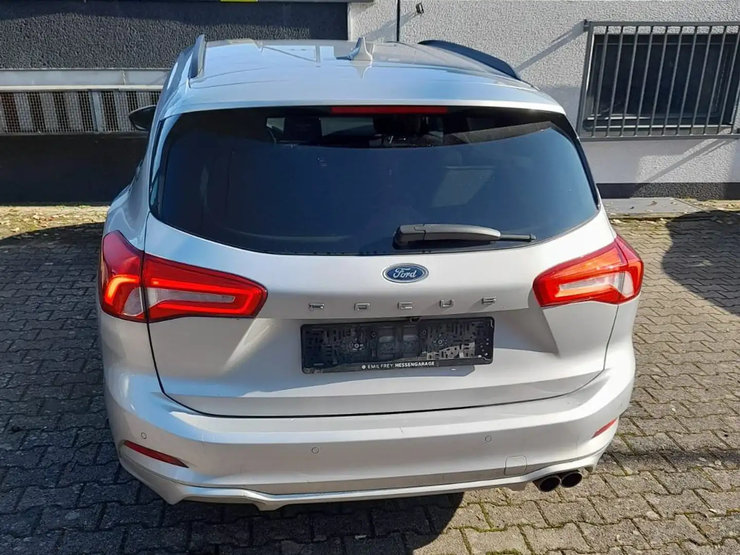 Ford Focus Focus Turnier 2.0 EcoBlue Start-Stopp-System Aut. Stříbrná - 1