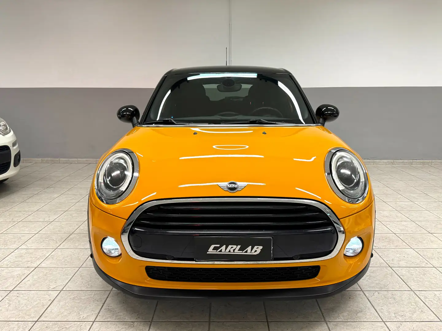 MINI Cooper D Mini IV F55-F56 2014 1.5 Hype 5p auto Yellow - 2