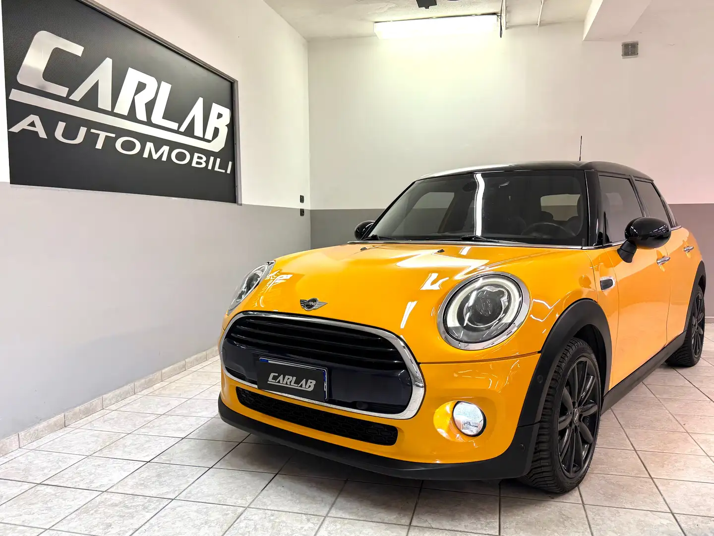 MINI Cooper D Mini IV F55-F56 2014 1.5 Hype 5p auto Yellow - 1