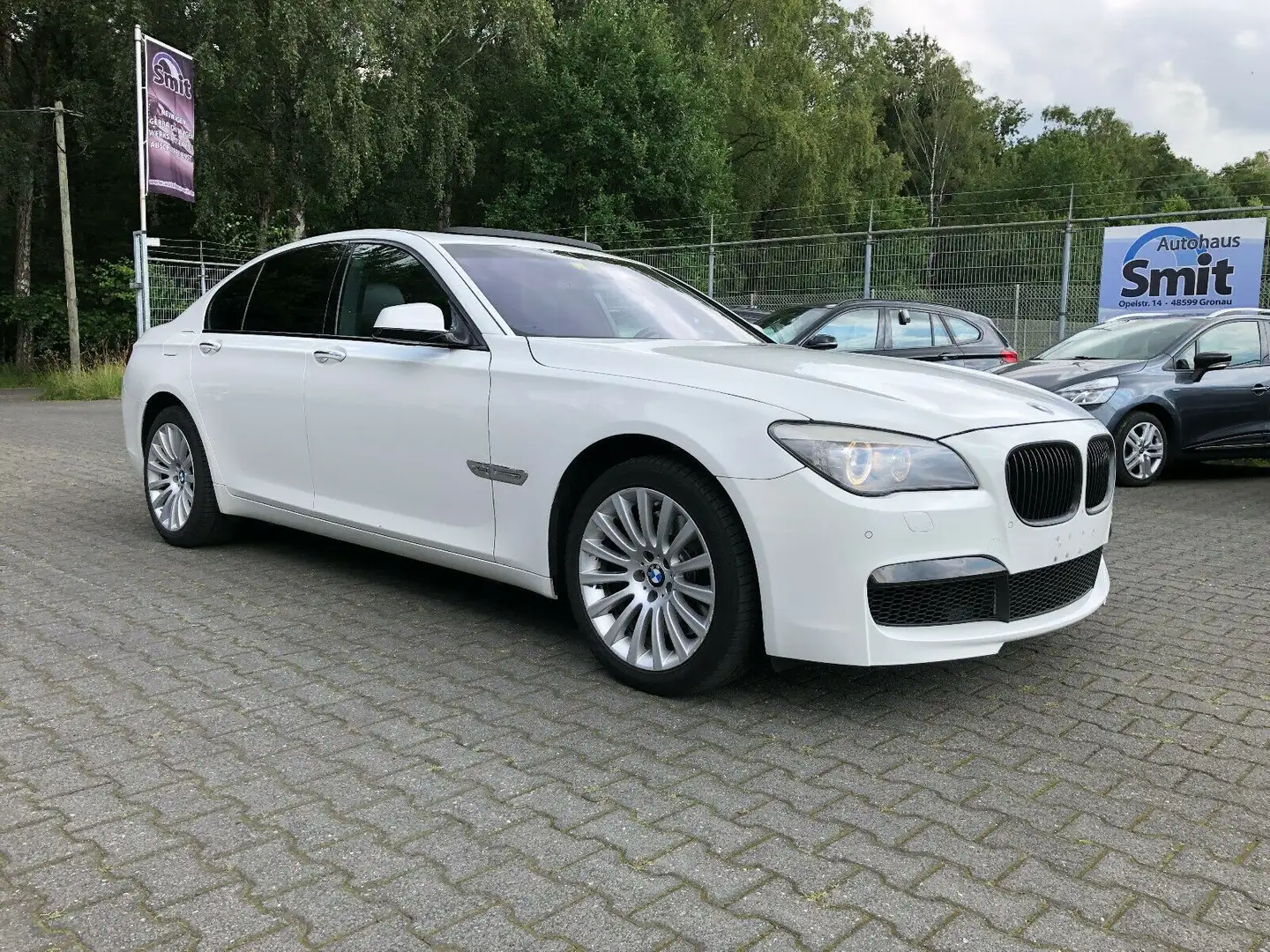 BMW 750 i xDrive M Sport-Paket MOTORPROBLEME! Weiß - 2