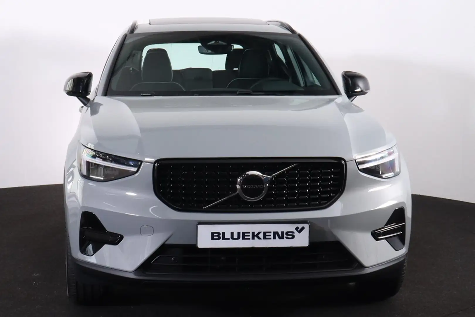 Volvo XC40 B4 Plus Dark - IntelliSafe Assist & Surround - Ver Grijs - 2