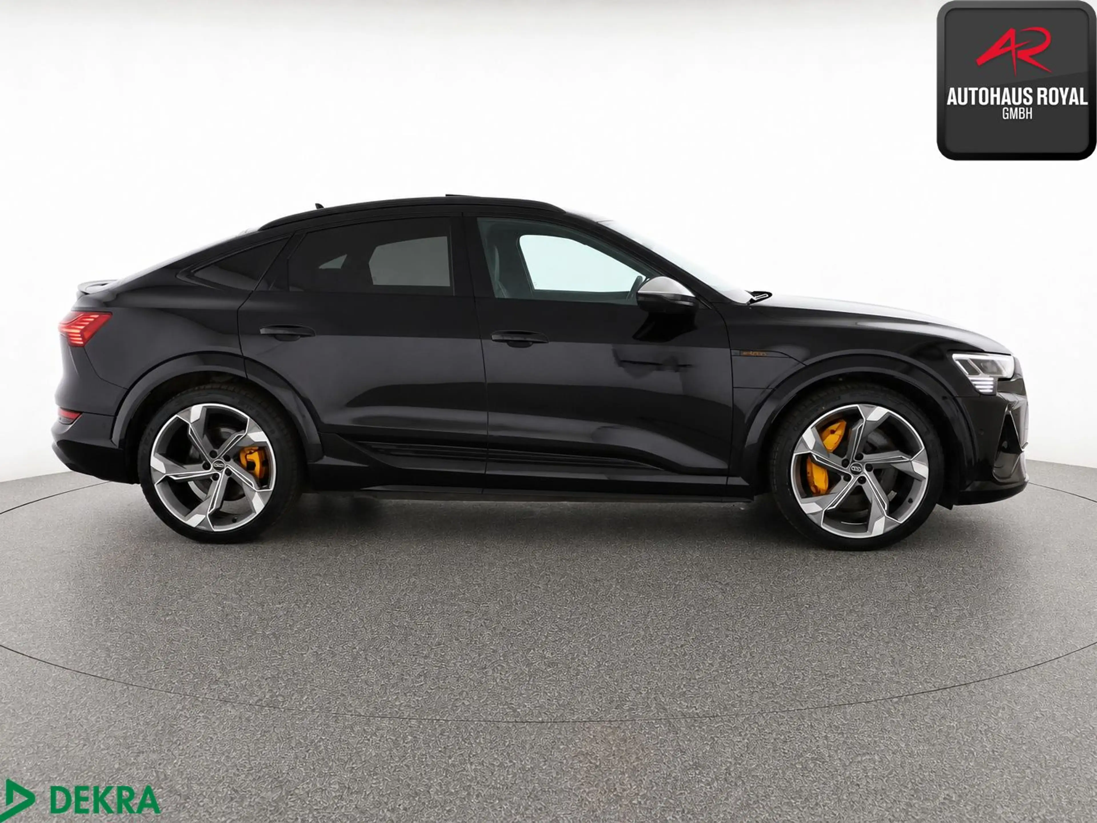 Audi e-tron S qu NACHTSICHT,S-SITZE,B+O,LUFT,360°,HUD — photo 6