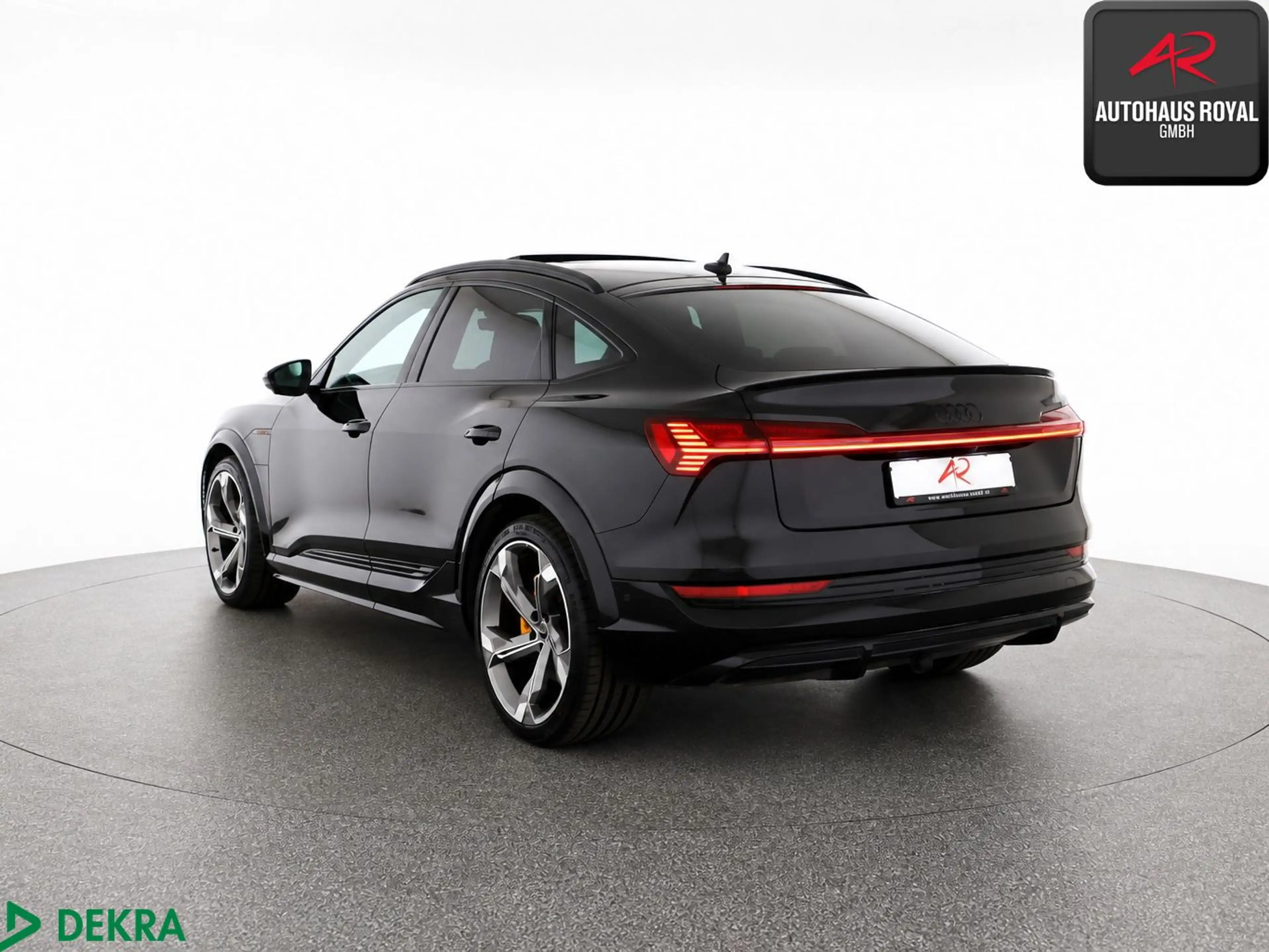 Audi e-tron S qu NACHTSICHT,S-SITZE,B+O,LUFT,360°,HUD — photo 3