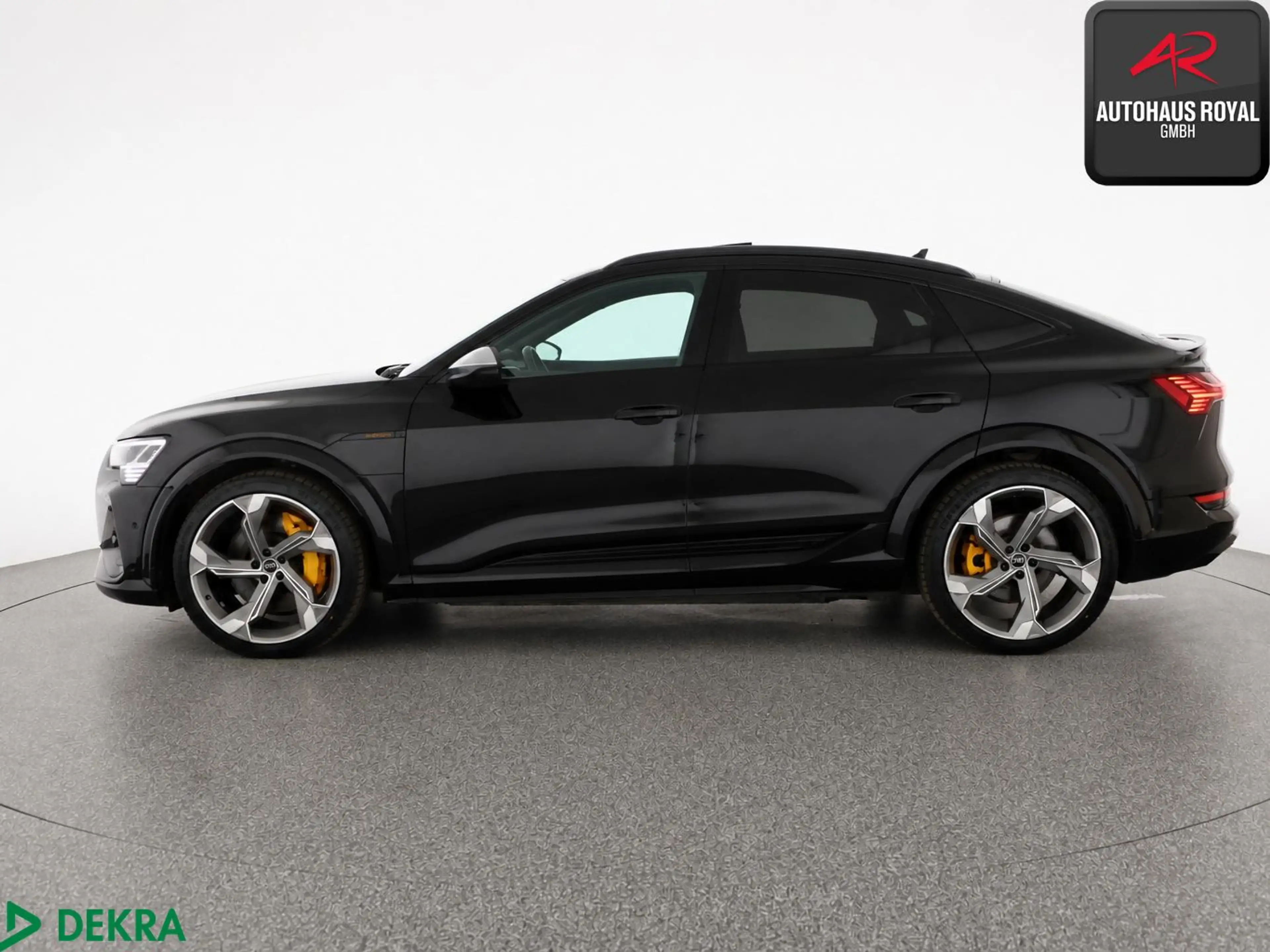 Audi e-tron S qu NACHTSICHT,S-SITZE,B+O,LUFT,360°,HUD — photo 2