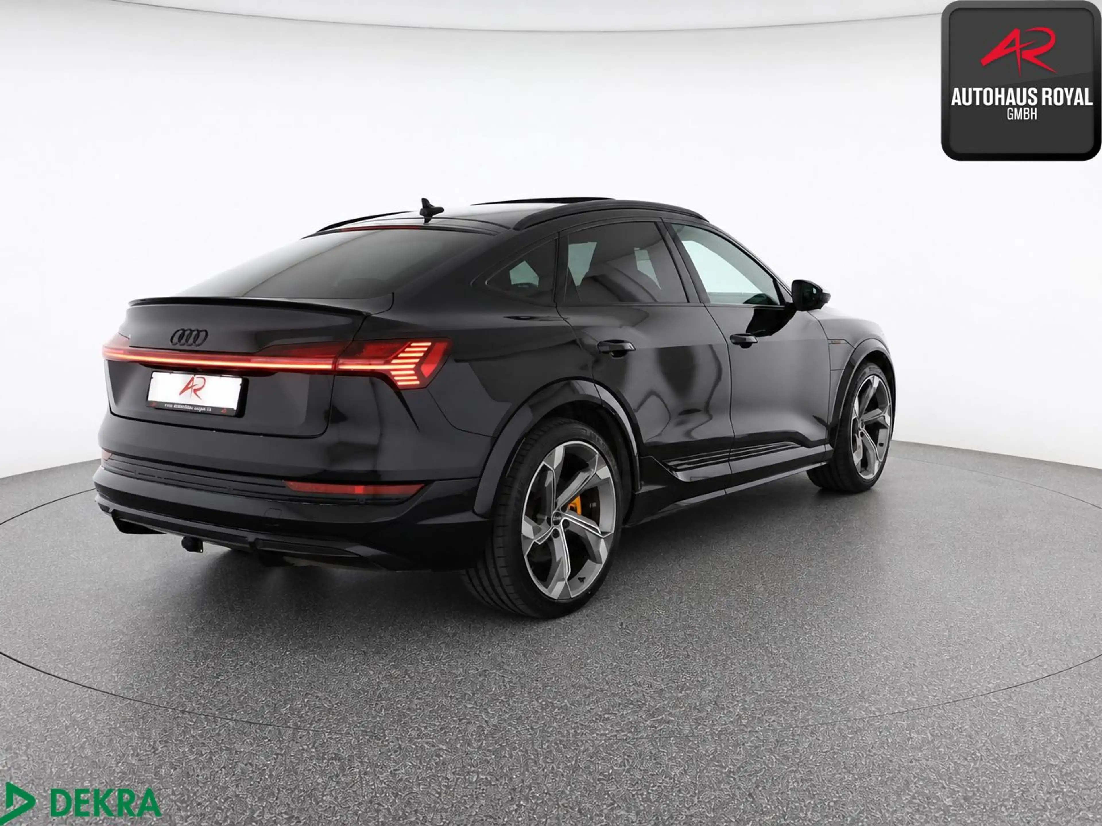 Audi e-tron S qu NACHTSICHT,S-SITZE,B+O,LUFT,360°,HUD — photo 5
