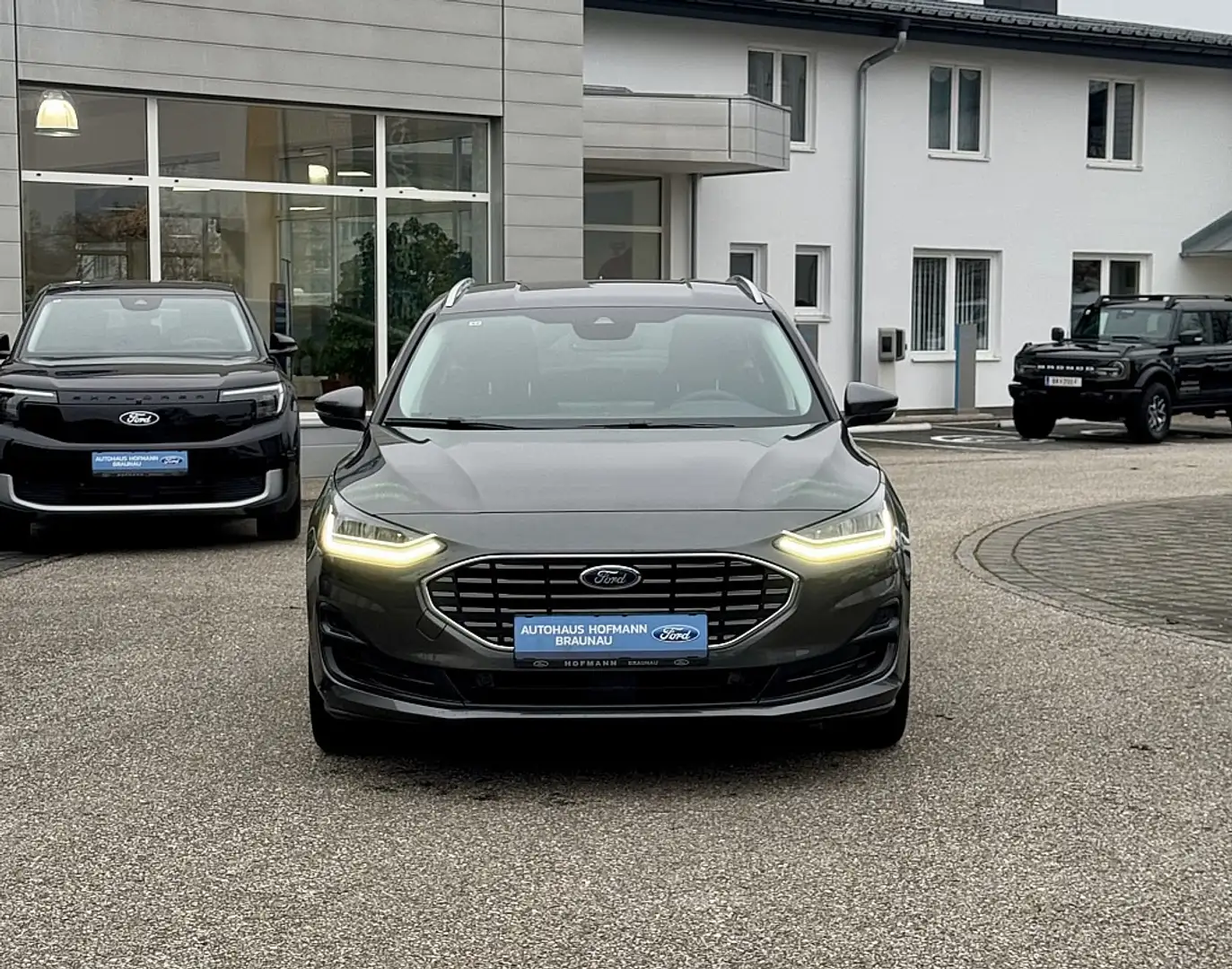 Ford Focus Turnier 1,5 EcoBlue Titanium X Aut. Grigio - 2