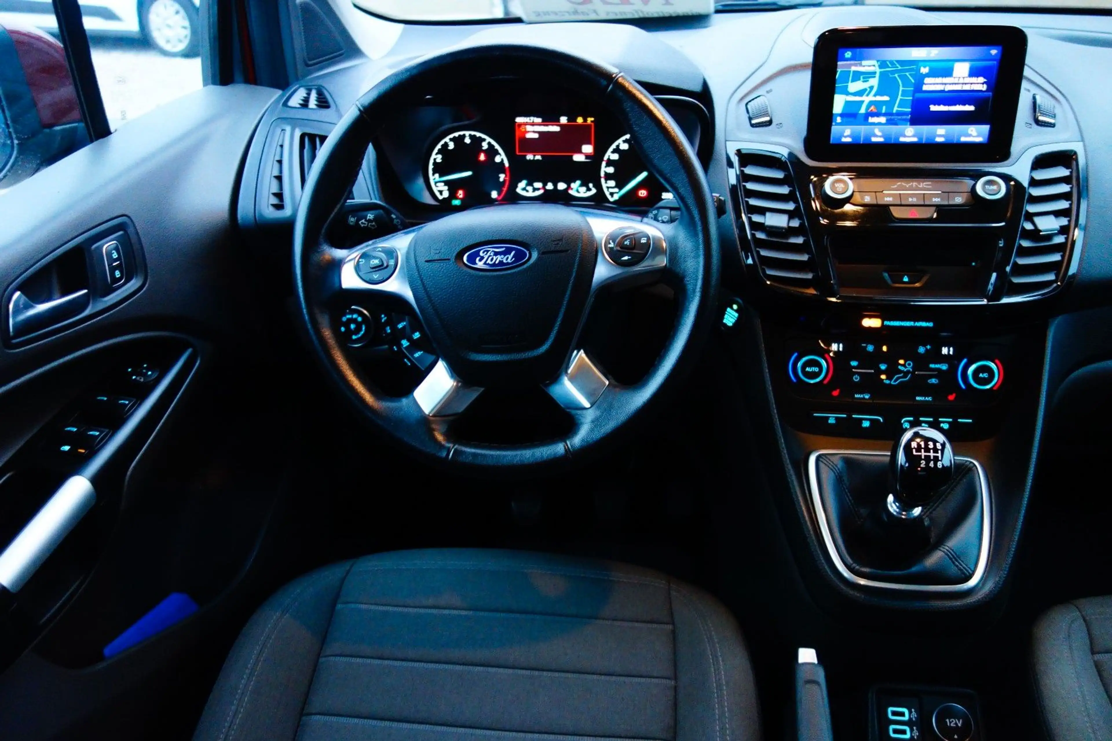 Ford Tourneo Connect Titanium S/S Navi,Pano,AHK — photo 5