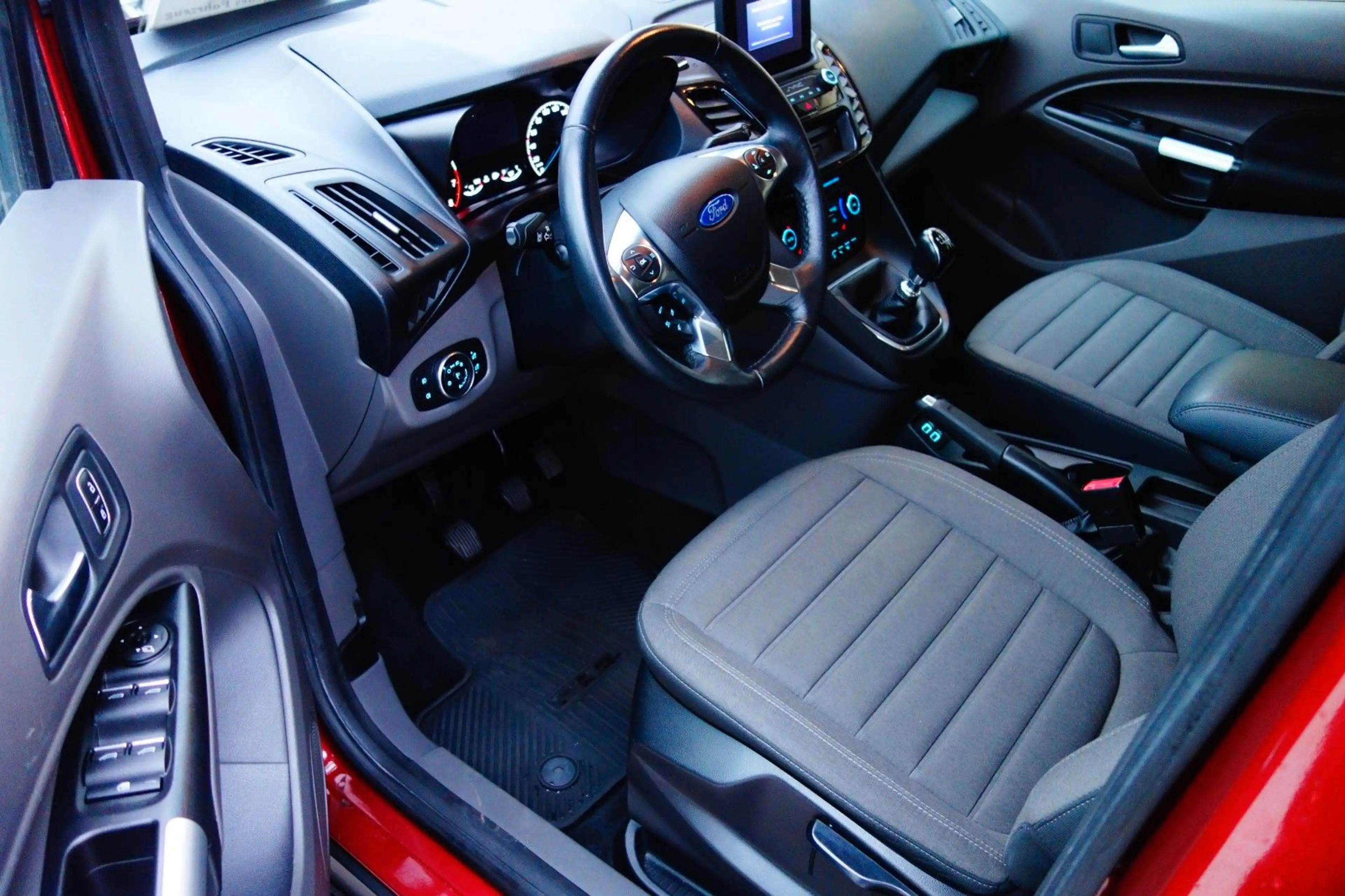 Ford Tourneo Connect Titanium S/S Navi,Pano,AHK — photo 6