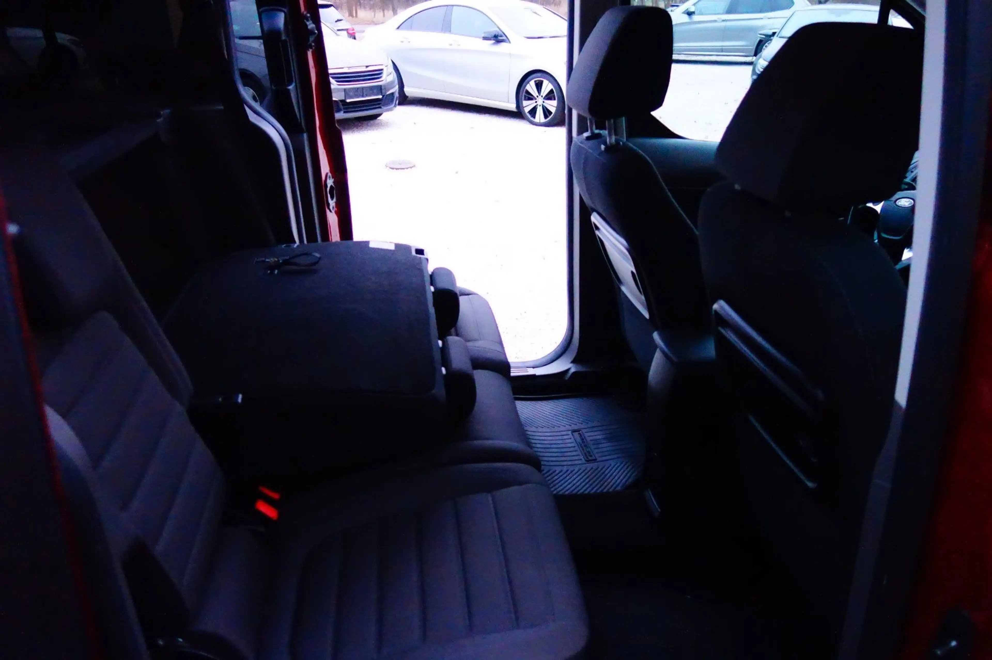 Ford Tourneo Connect Titanium S/S Navi,Pano,AHK — photo 13
