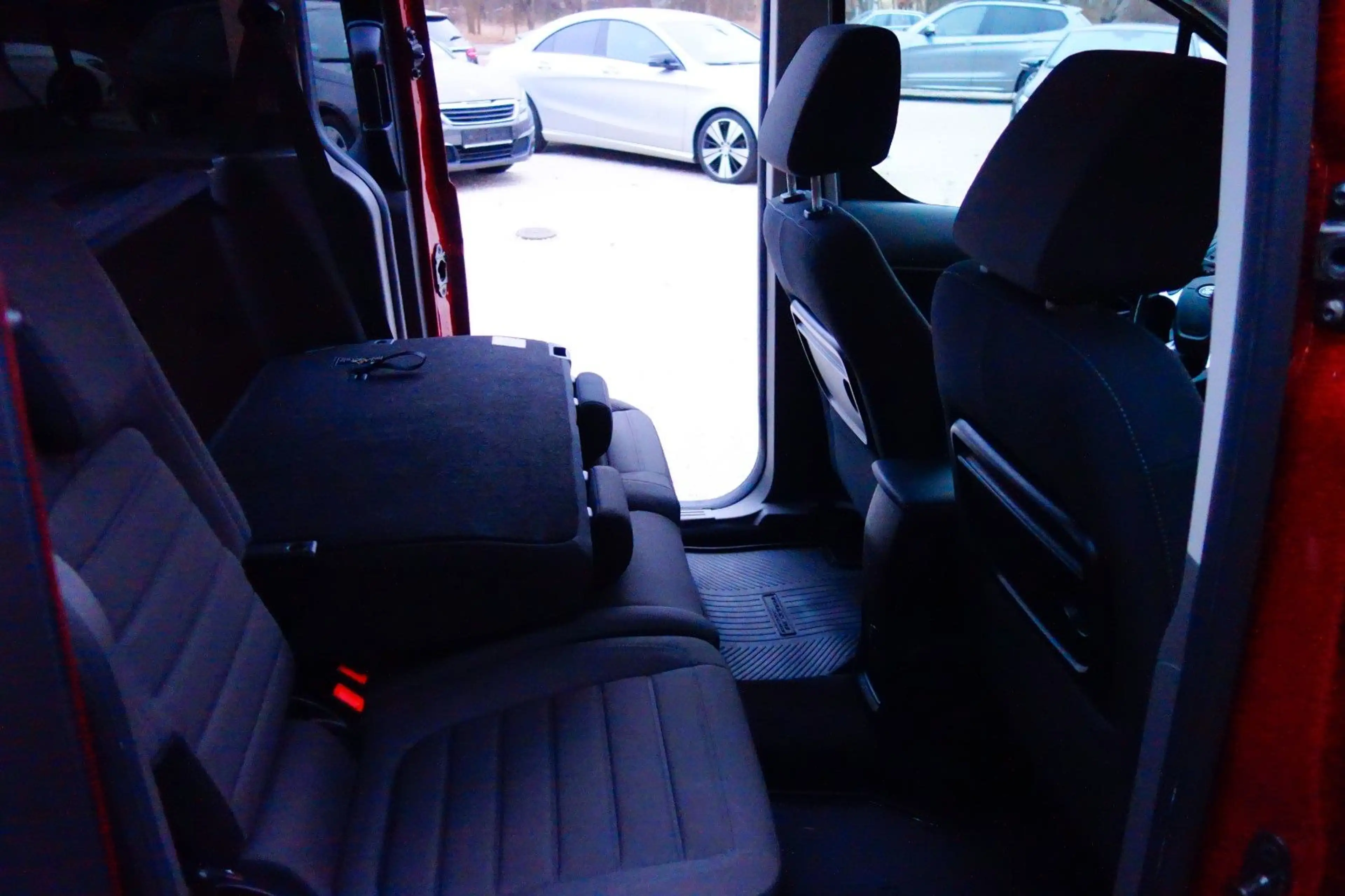 Ford Tourneo Connect Titanium S/S Navi,Pano,AHK — photo 12