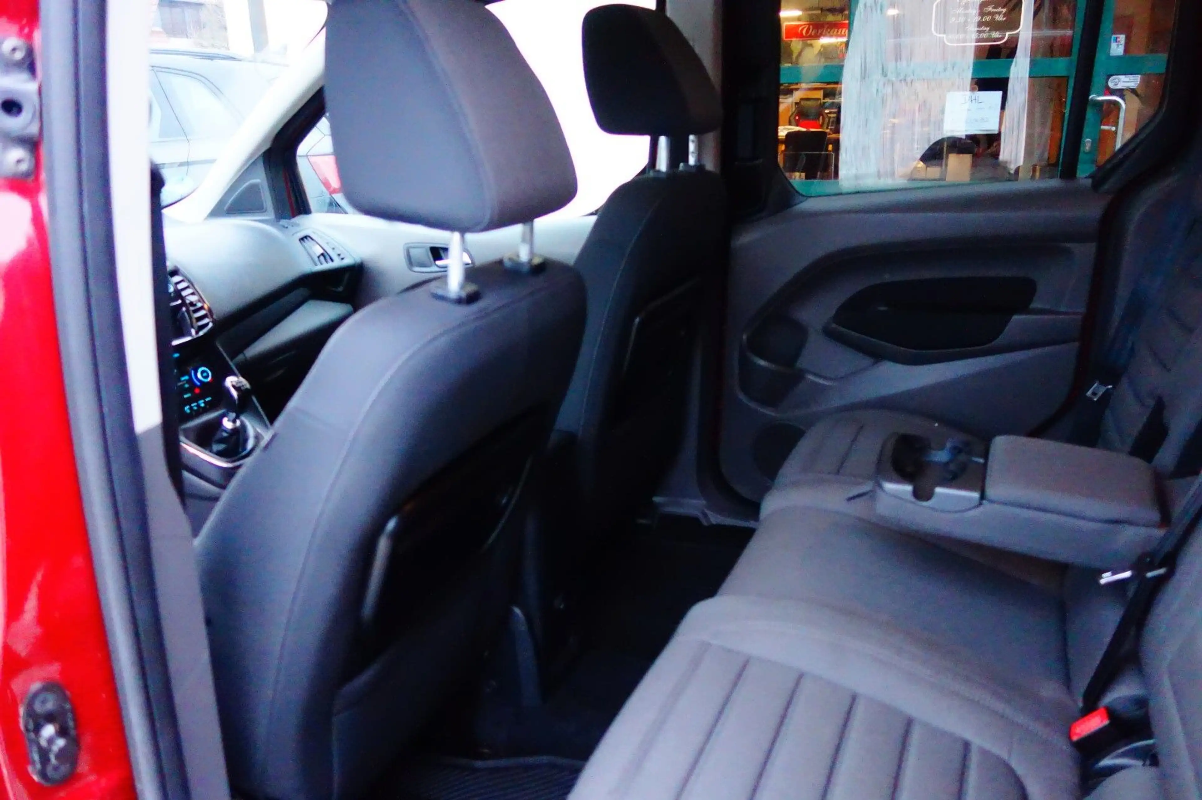 Ford Tourneo Connect Titanium S/S Navi,Pano,AHK — photo 8