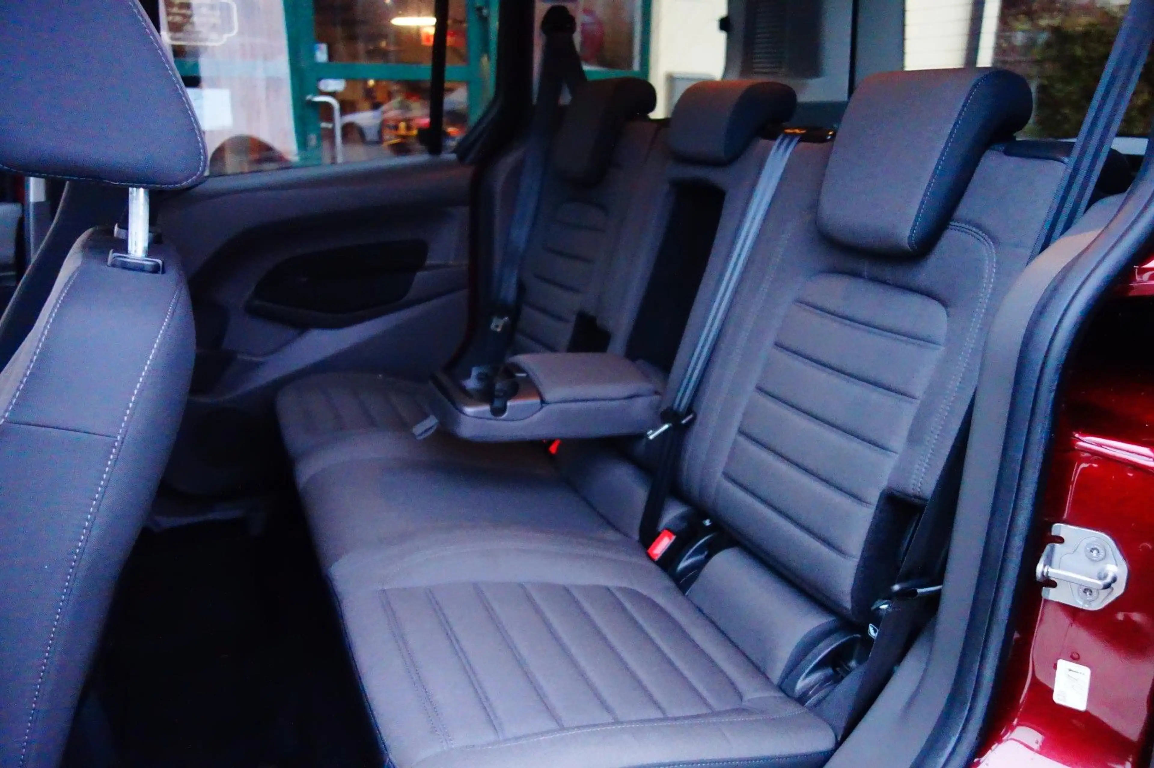 Ford Tourneo Connect Titanium S/S Navi,Pano,AHK — photo 7