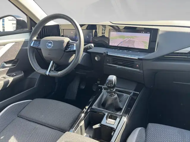 Opel Astra view 6