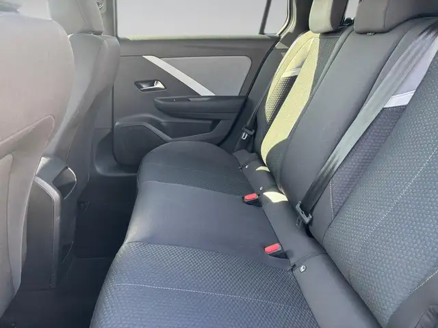Opel Astra view 11