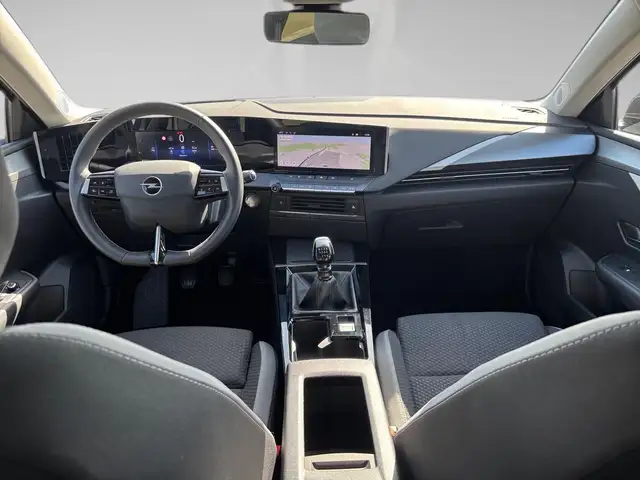 Opel Astra view 5