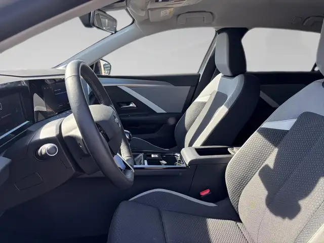 Opel Astra view 4